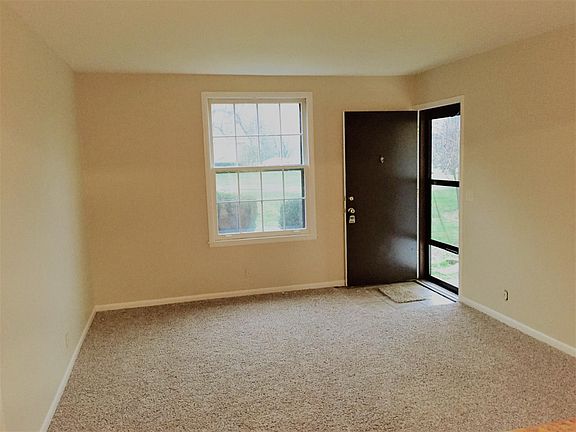 3rd image of 320B Lorna Dr