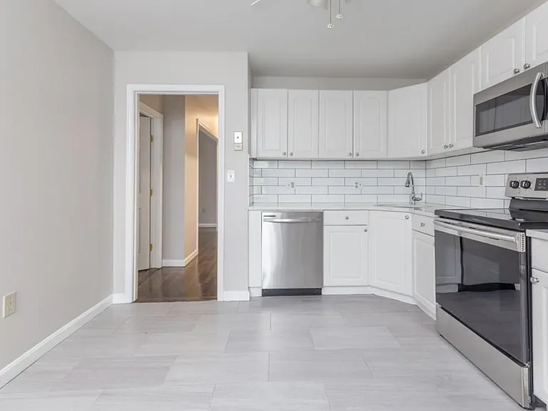 15 Aspinwall Ave #4 — Photo 1