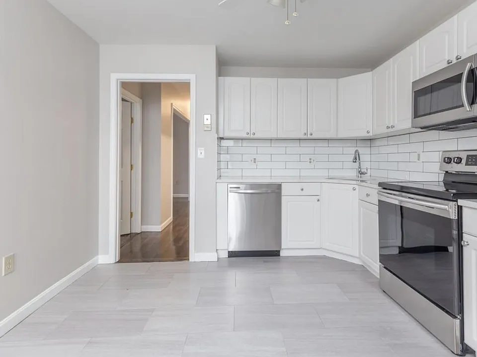 15 Aspinwall Ave #4