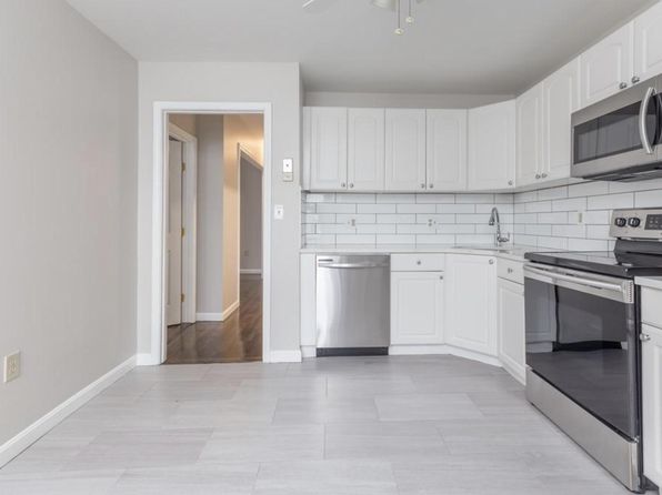 15 Aspinwall Ave APT 4