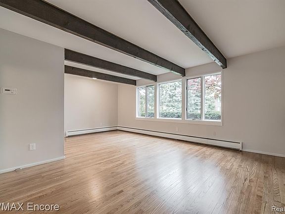 5th image of 359 Concord Pl