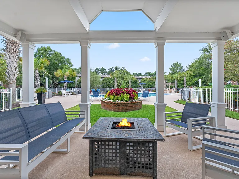 Litchfield Oaks Apartments — Photo 17