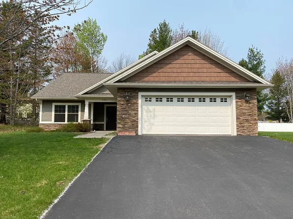645 Windcrest Dr, Marquette, MI 49855