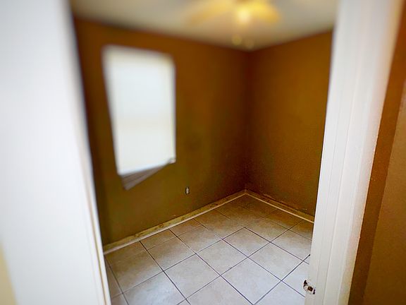 4th image of 2717 Hubbard St