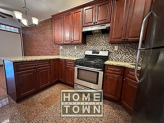 3rd image of 506 11th St APT 1R
