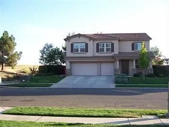 4517 McRoberts Dr photo 1