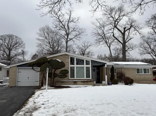 4513 North 109th STREET, Wauwatosa, WI 53225