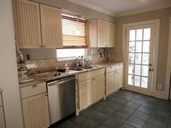 4th image of 8872 Heckscher Dr