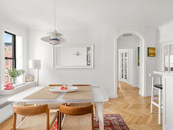 5th image of 295 W 11th St APT 5C