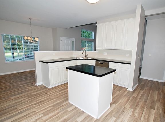 5th image of 182 Southwicke Dr Unit A