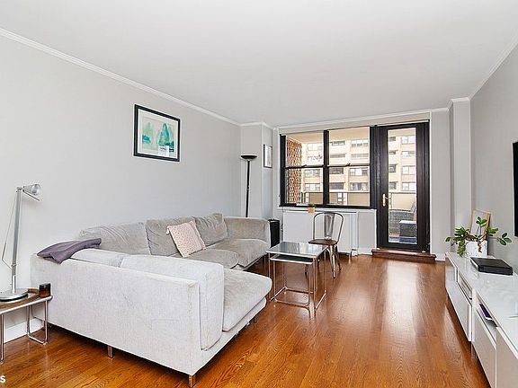 3rd image of 301 E 87th St APT 16A