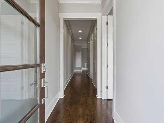 4th image of 821 Knox Ave