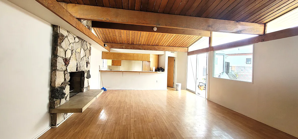 Building Photo - 218 W Carson St #A