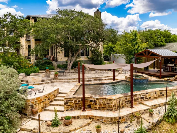 597 Weston Parkway, Leakey, TX 78873