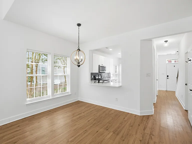 4084 Holly Villa Cir — Photo 12