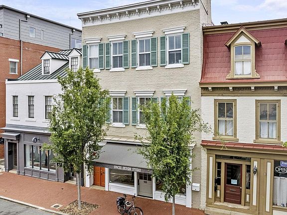 2nd image of 415 William St