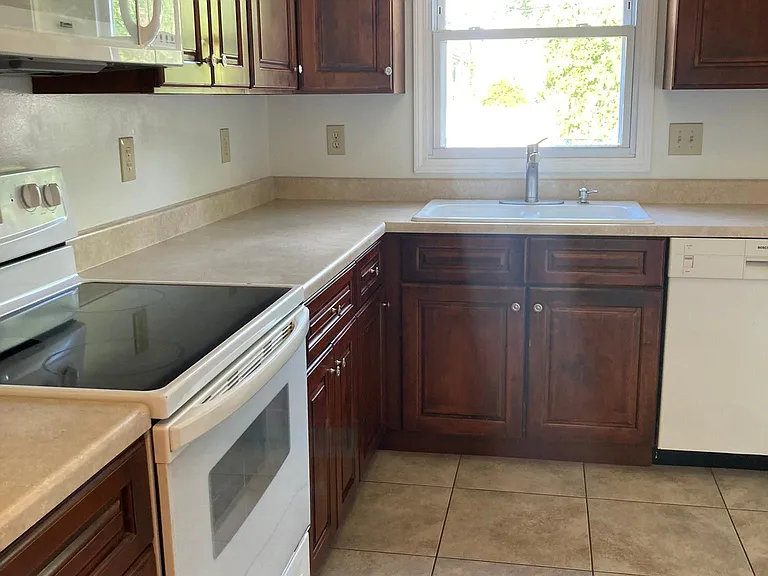 1605 Richmond Rd — Photo 15