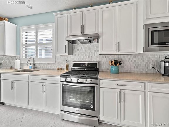 5th image of 561 SE Monet Dr
