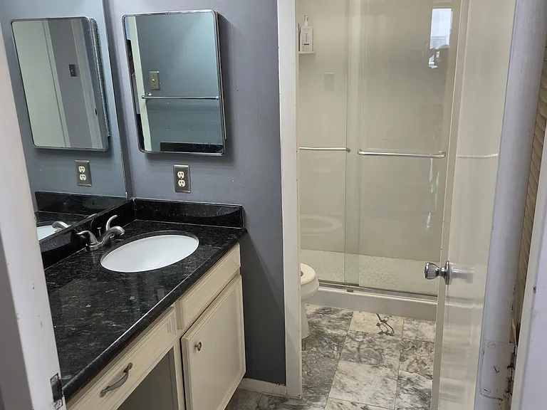 2nd Private Bedroom's Private Bathroom
