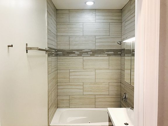 5th image of 10452 S Maryland Ave #1