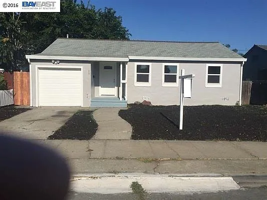 23 Lawrence Ave photo 1