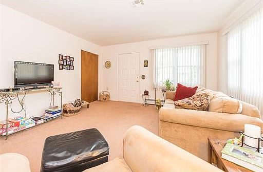 5th image of 72 Innsbruck Dr