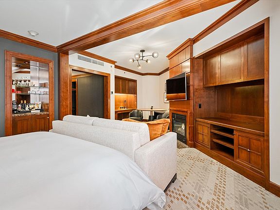 5th image of 4591 Blackcomb Way #518