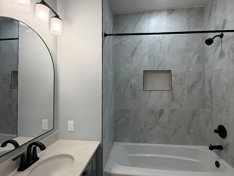 1108 N Main St — Photo 14