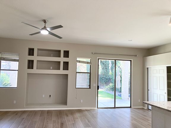 5th image of 1061 W Longhorn Dr