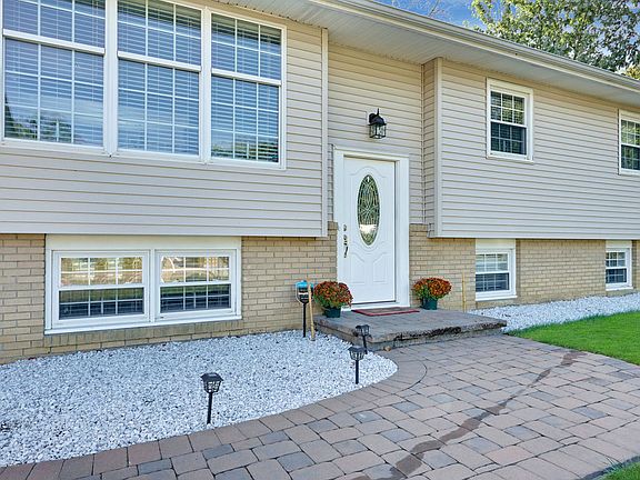 5th image of 1595 Woodcrest Dr
