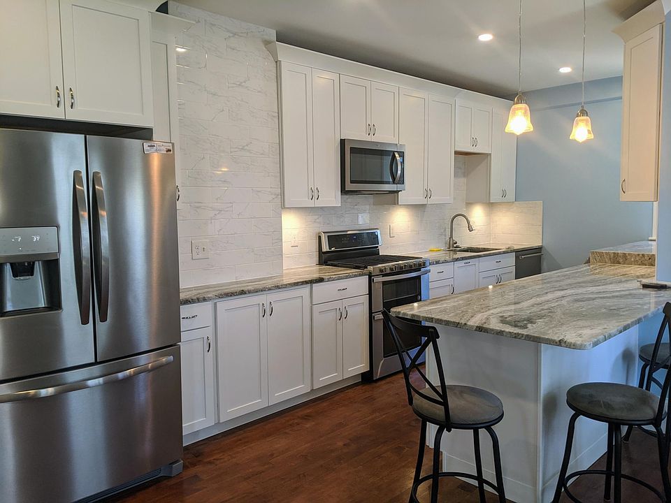 Kitchen remodeled in 2019, great space for cooking and entertaining