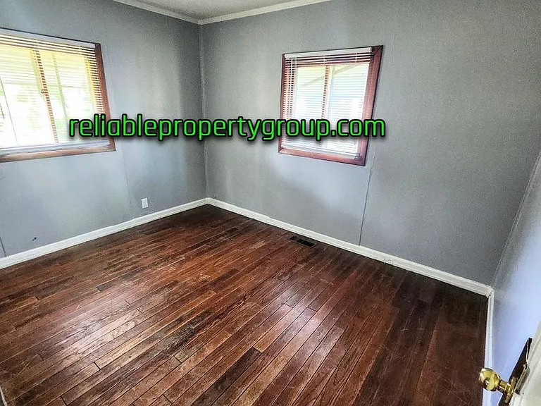 1018 Baxter St — Photo 8