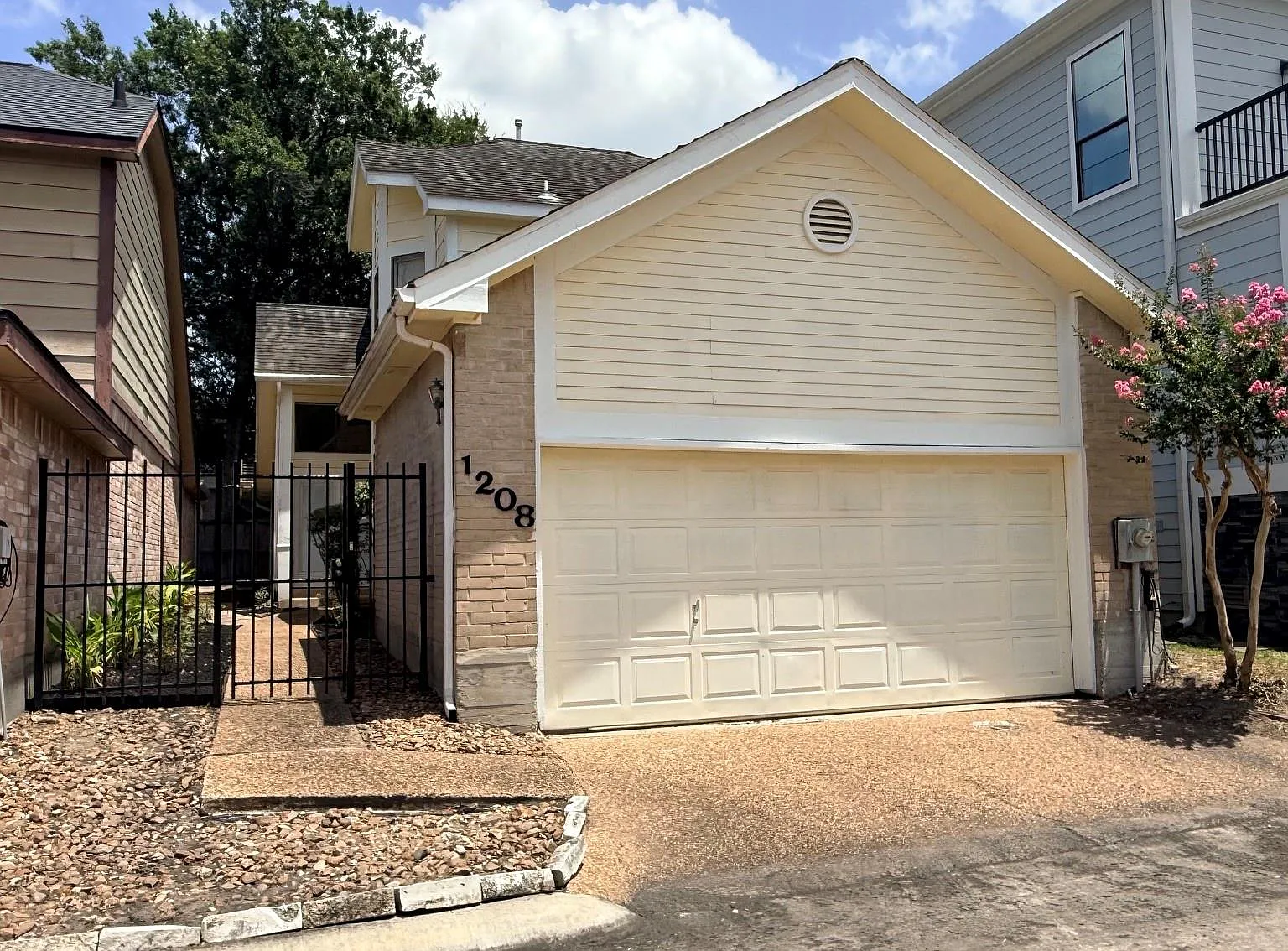 2 bed, 2.5 bath, 1532 sqft, $2,150 — Photo 1