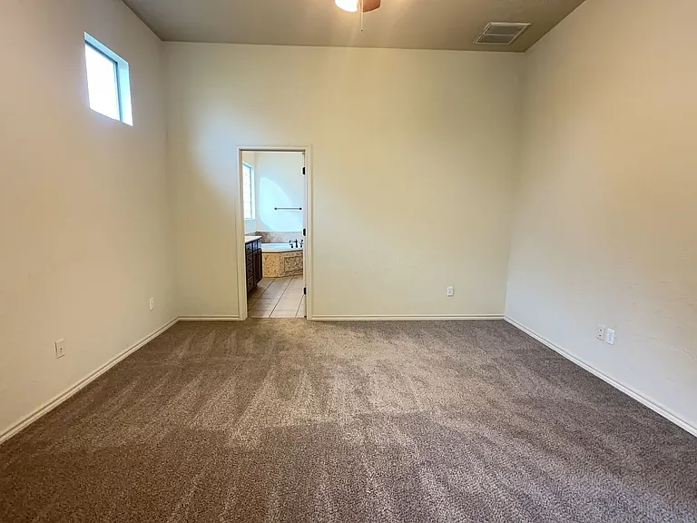 10100 Shadowview Dr — Photo 18