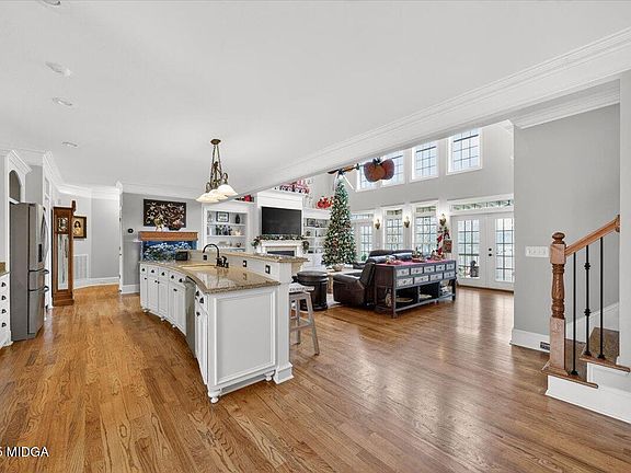 5th image of 119 Springs Ct N