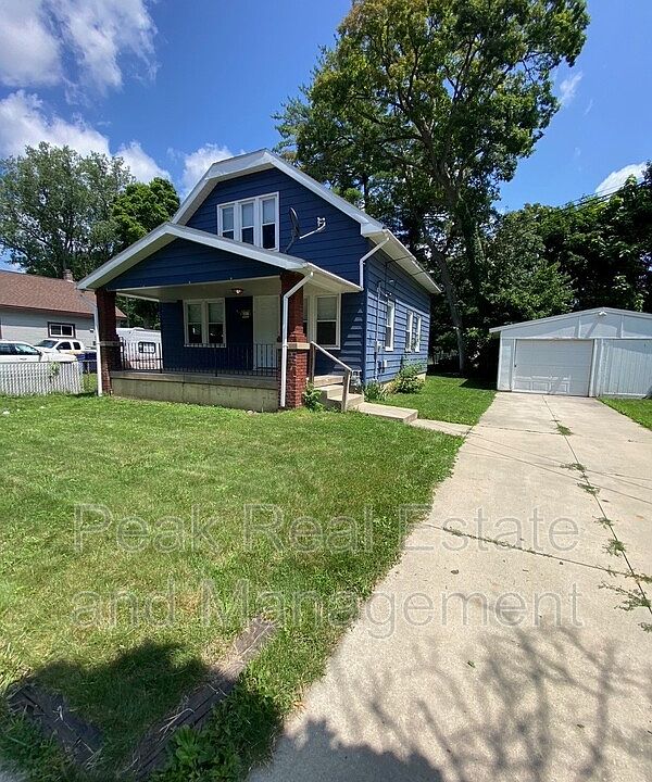1st image of 816 Kensington Ave SW