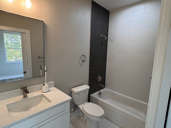 5th image of 2527 4th St S #2527