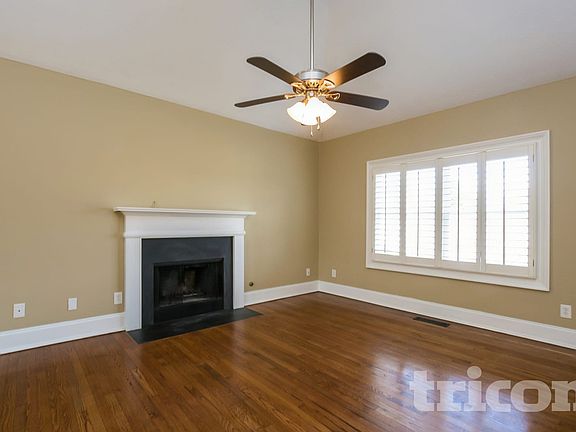 3rd image of 160 Eagle Glen Dr