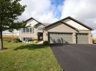 808 Hickory St NE, Lonsdale, MN 55046