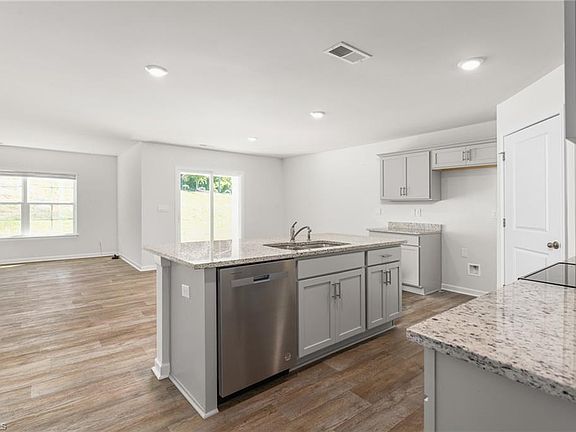 4th image of 5026 Crest Ct