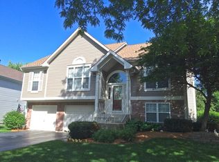 1057 Clover Hill Ln, Elgin, IL 60120