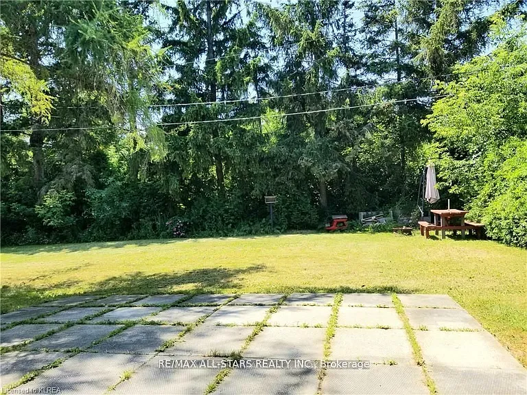 11 Roselyn Ct — Photo 21
