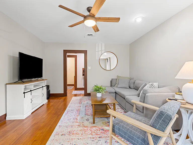 105 Russell Ct #105 — Photo 13