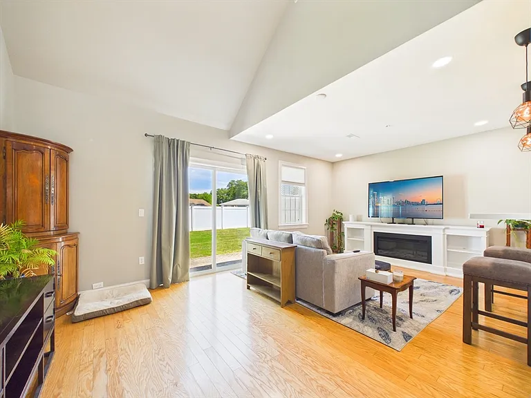 70 Endicott St #405 — Photo 4