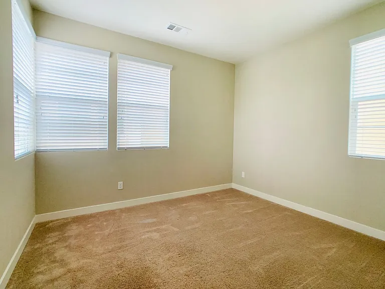 810 Beacon — Photo 14