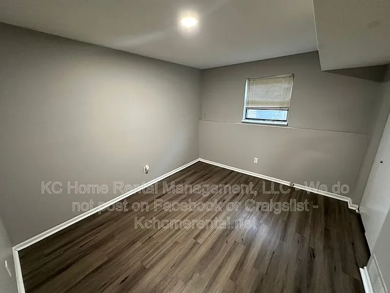 9213 E 54th Ter — Photo 17