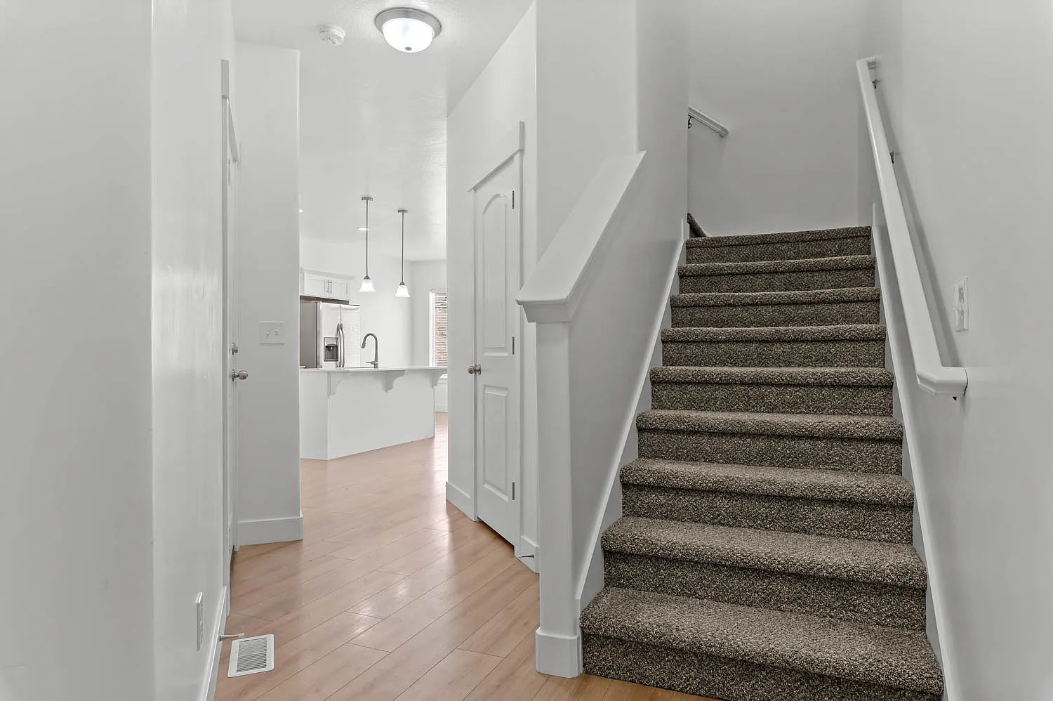 4 bed, 2.5 bath, 2455 sqft, $2,350 — Photo 3