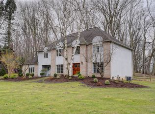11 Lake Lacoma Dr, Pittsford, NY 14534
