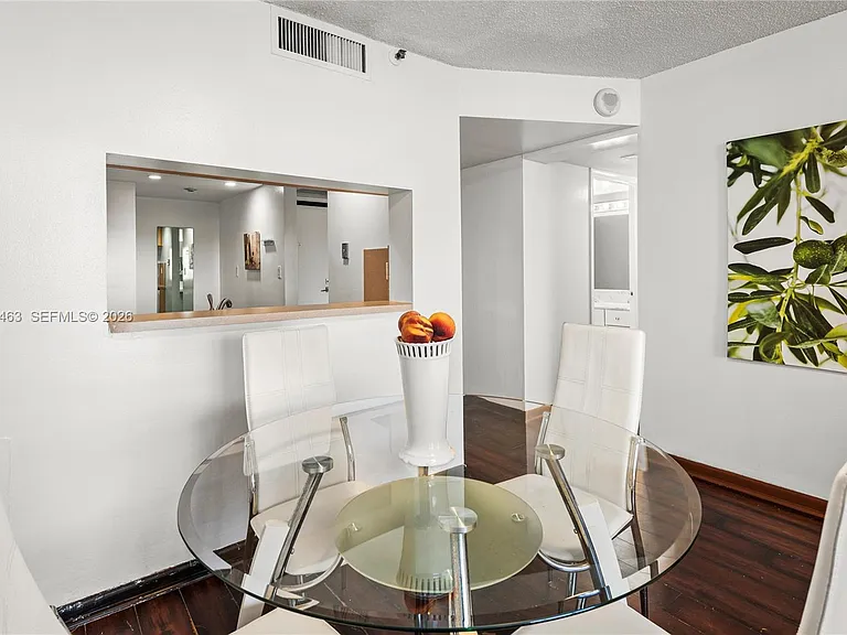 2555 Collins Ave #403 — Photo 24