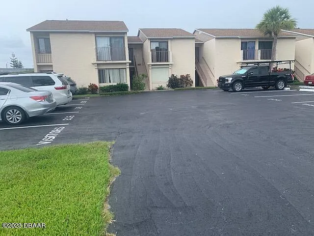 1 bed, 1.0 bath, 643 sqft, $1,050 — Photo 2